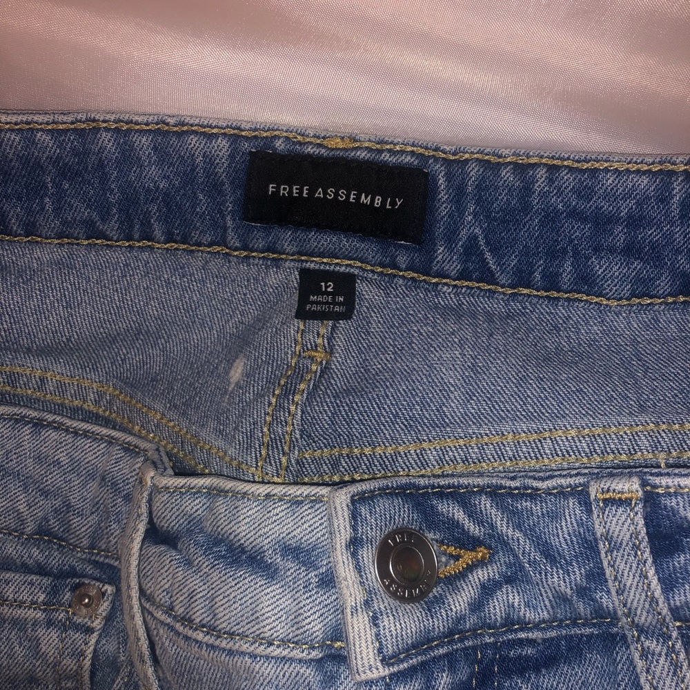 Light Blue Free Assembly 90’s style women’s Jeans - Picture 2 of 9
